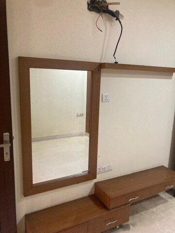 Room in 1 BHK Builder Floor at Nirman Vihar – for Rent