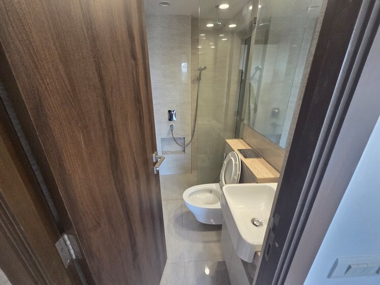 Bathroom, hiranandani-regent-hill 1 Bedroom 379 Sq.Ft. Apartment In Powai Mumbai 9341150