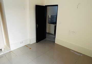 Room in 3 BHK Apartment at Gaur Atulyam, Omicron I Greater Noida – for Sale