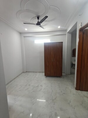 Room in 3 BHK Builder Floor at Sector 57 – for Rent