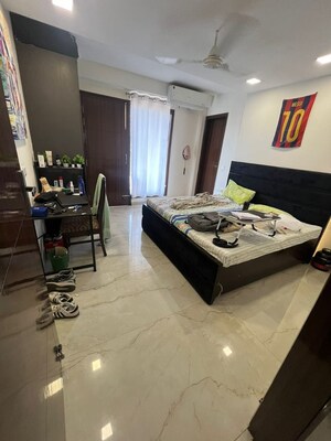 Team Area in 4 BHK Penthouse at Orchid Gardens, Sector 54 – for Rent