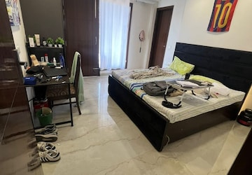 Team Area in 4 BHK Penthouse at Orchid Gardens, Sector 54 – for Rent