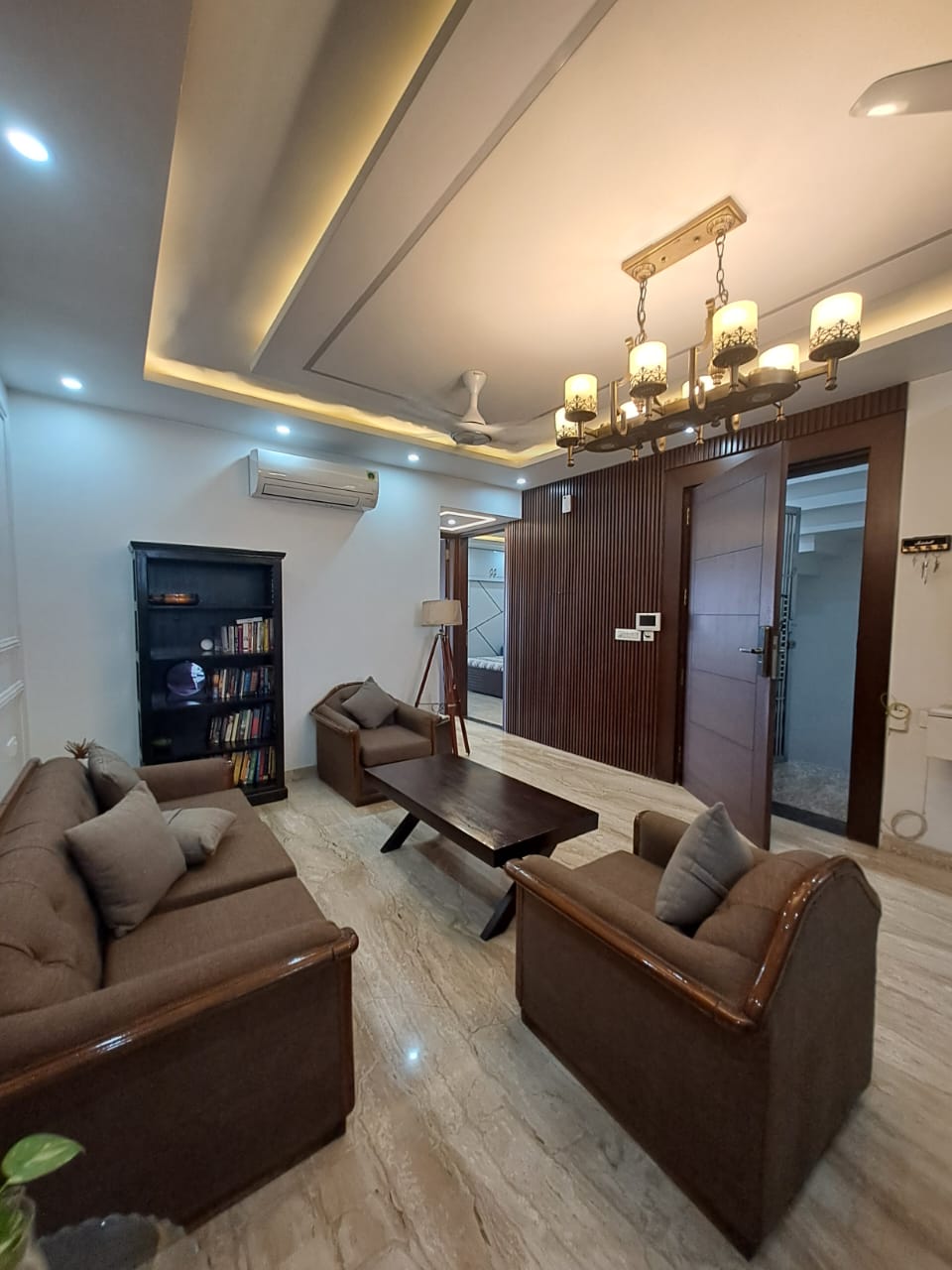 3 BHK 3000 Sq.Ft. Builder Floor in Unitech Greenwood City Apartment