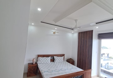 Furnished Amenities in 3 BHK Builder Floor at Unitech Greenwood City Apartment, Sector 45 – for Rent