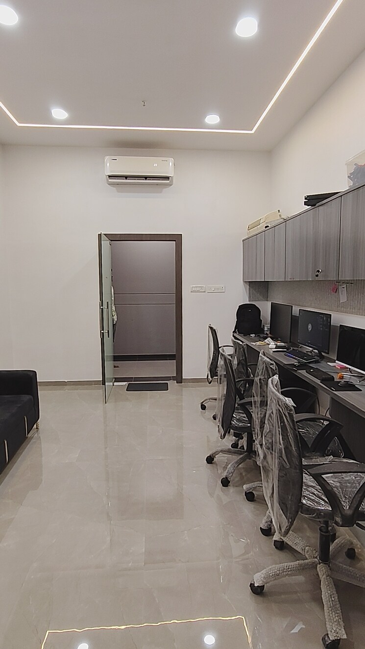 Team Area, quanta-fortune-emporio Commercial Office Space 350 Sq.Ft. In Mira Road Thane 9341229