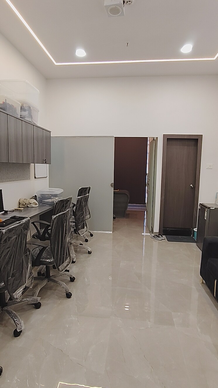 Team Area, quanta-fortune-emporio Commercial Office Space 350 Sq.Ft. In Mira Road Thane 9341229