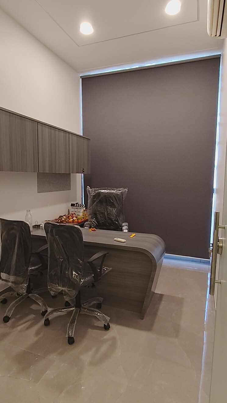 Team Area, quanta-fortune-emporio Commercial Office Space 350 Sq.Ft. In Mira Road Thane 9341229