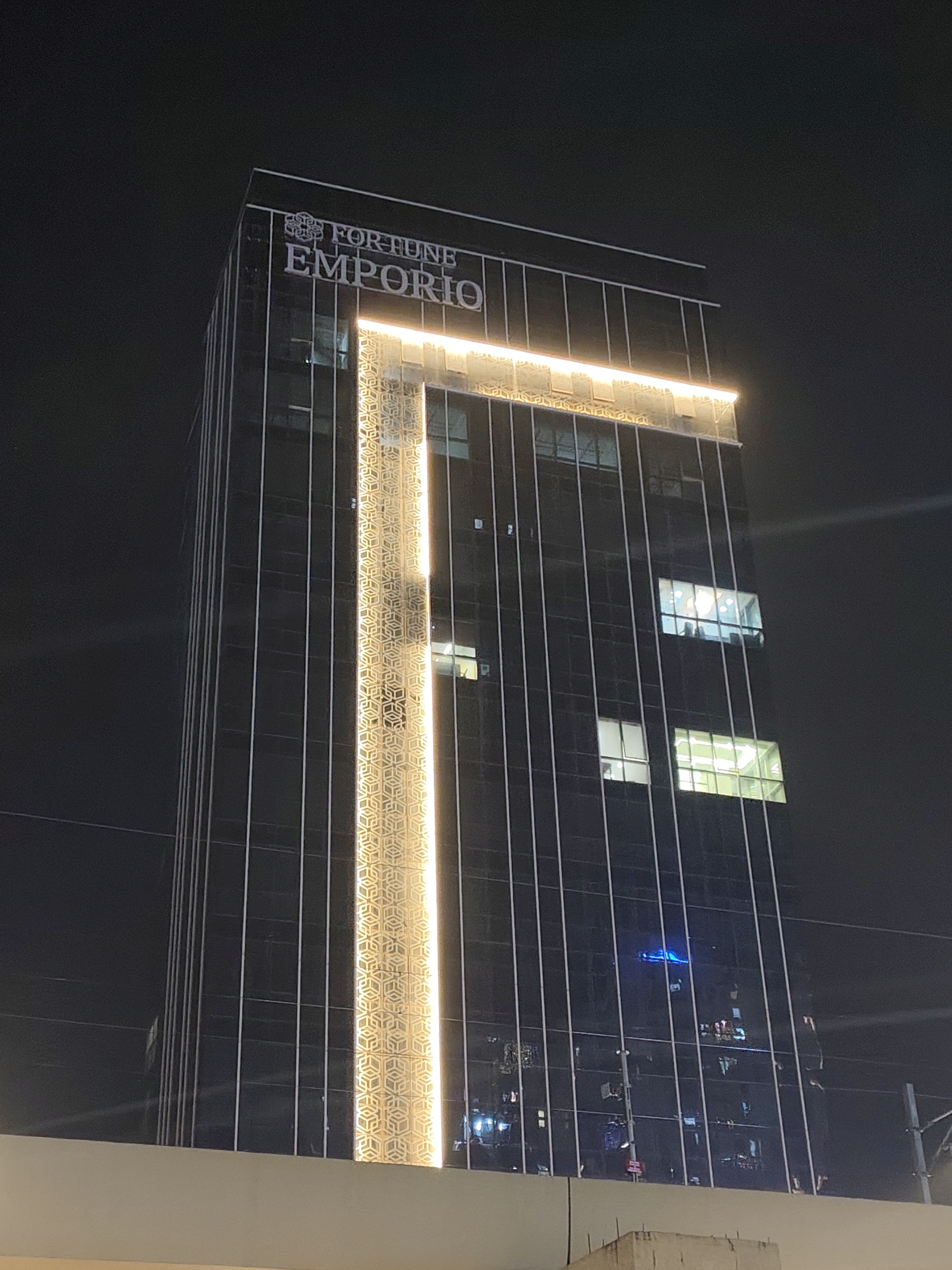 Office Space For Sale in Quanta Fortune Emporio