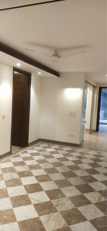Room in 3 BHK Builder Floor at Boutique Residential Apartments N-136, Panchsheel Park – for Rent