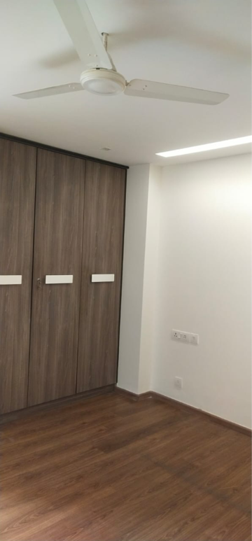 Room in 3 BHK Builder Floor at Boutique Residential Apartments N-136, Panchsheel Park – for Rent