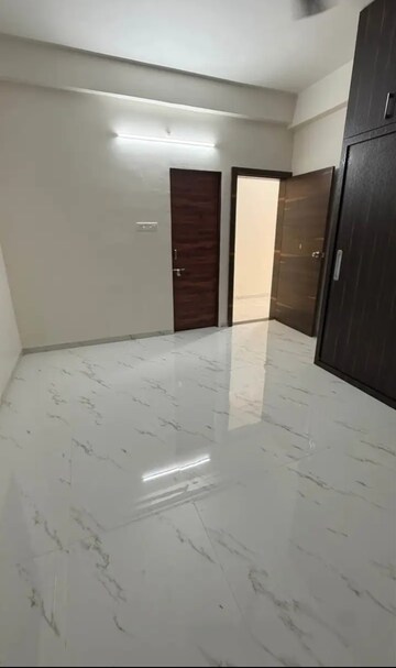 Room in 2 BHK Apartment at Khamla – for Rent