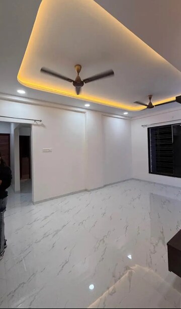 Team Area in 2 BHK Apartment at Khamla – for Rent