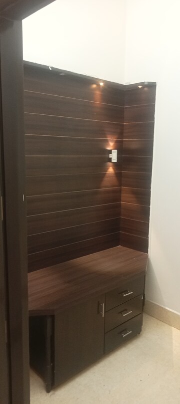 Furnished Amenities in 4 BHK Builder Floor at Safdarjung Development Area – for Rent