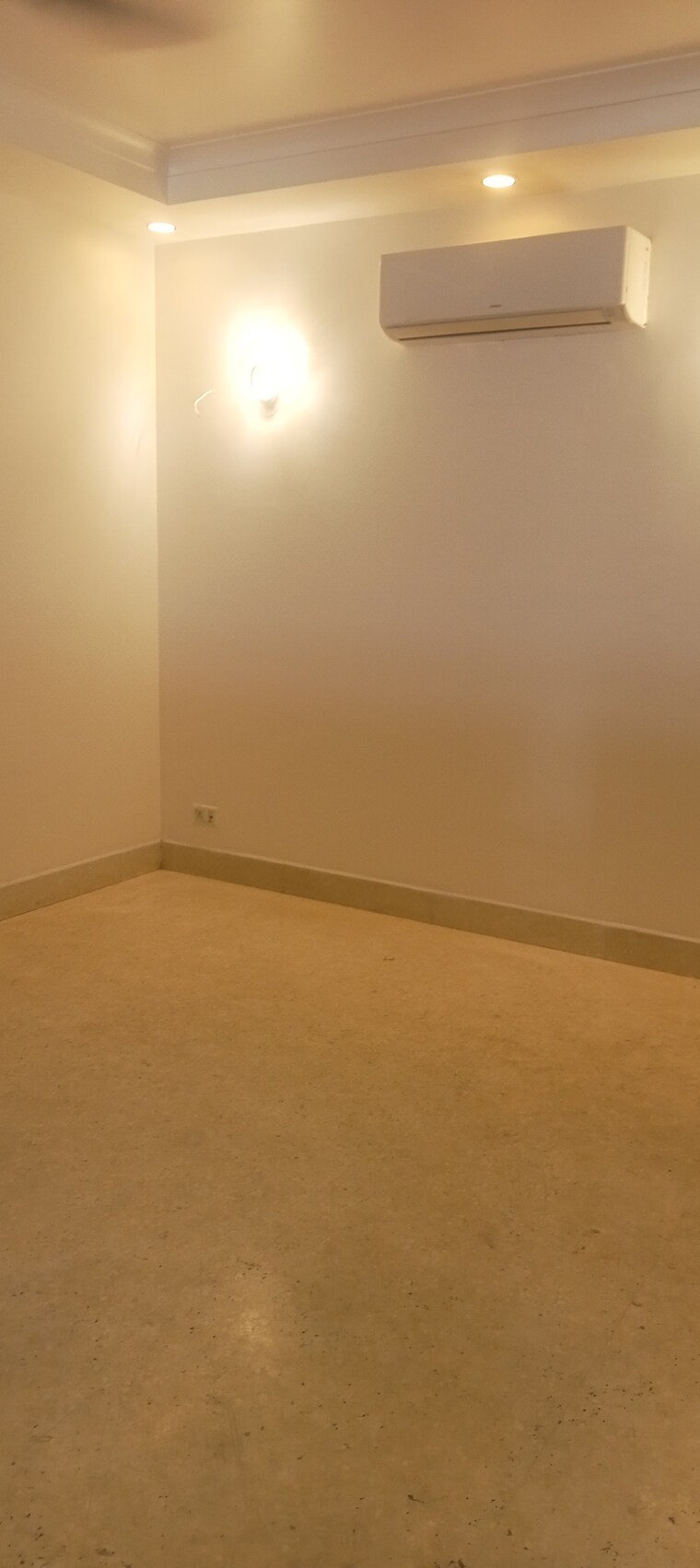 Room, safdarjung development area 4 Bedroom 400 Sq.Yd. Builder Floor In Safdarjung Development Area Delhi 9341246