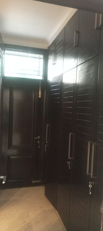 Furnished Amenities in 4 BHK Builder Floor at Safdarjung Development Area – for Rent