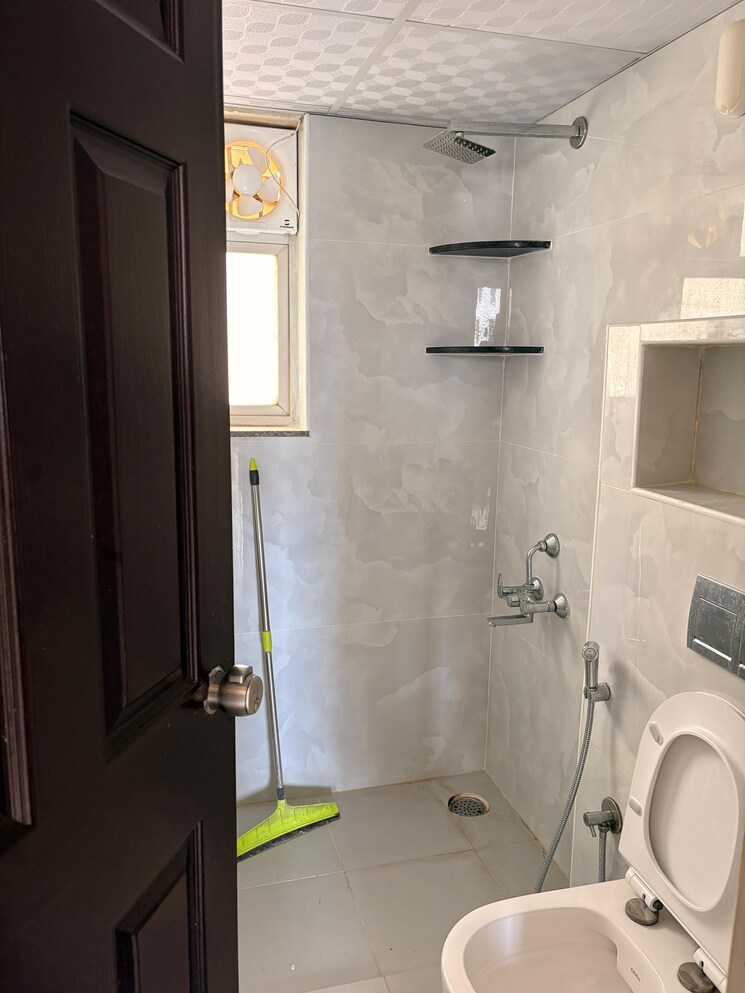 Bathroom, expat-wisdom-tree 3 Bedroom 1868 Sq.Ft. Apartment In Hennur Bangalore 9341241