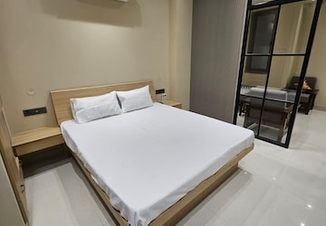 Bedroom in 1 BHK Apartment at Neb Sarai – for Rent