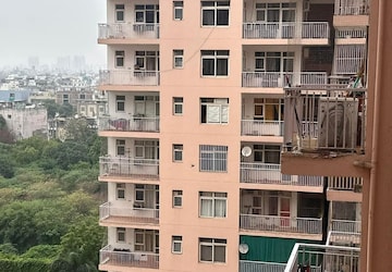 Master Bedroom in 3.5 BHK Apartment at Maxworth Premier Urban, Sector 15 – for Rent