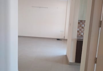 Room in 3.5 BHK Apartment at Maxworth Premier Urban, Sector 15 – for Rent