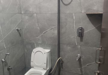 Bathroom in 1 BHK Apartment at Sri Sai Residency Kadubeesanahalli, Kadubeesanahalli – for Rent