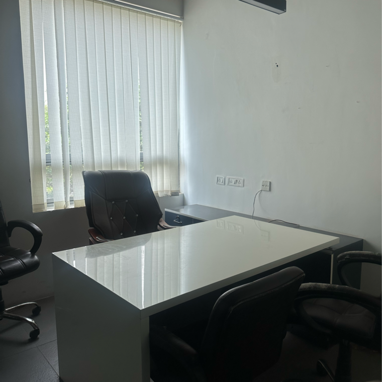 Team Area, universal-trade-tower Commercial Office Space 1000 Sq.Ft. In Sispal Vihar Gurgaon 9341269