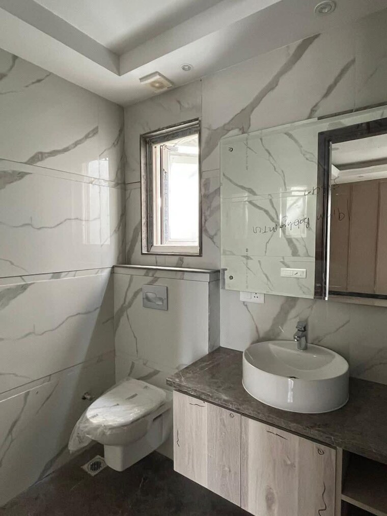 Bathroom, saket 3 Bedroom 1500 Sq.Ft. Builder Floor In Saket Delhi 9341273