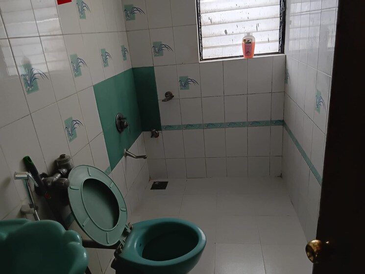 Bathroom, landmark-garden 1 Bedroom 700 Sq.Ft. Apartment In Kalyani Nagar Pune 9341290