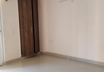 Room in 2.5 BHK Apartment at Fusion Homes, Tech Zone 4 Greater Noida – for Sale