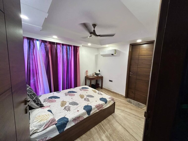 Master Bedroom, saket 3 Bedroom 1500 Sq.Ft. Builder Floor In Saket Delhi 9341303