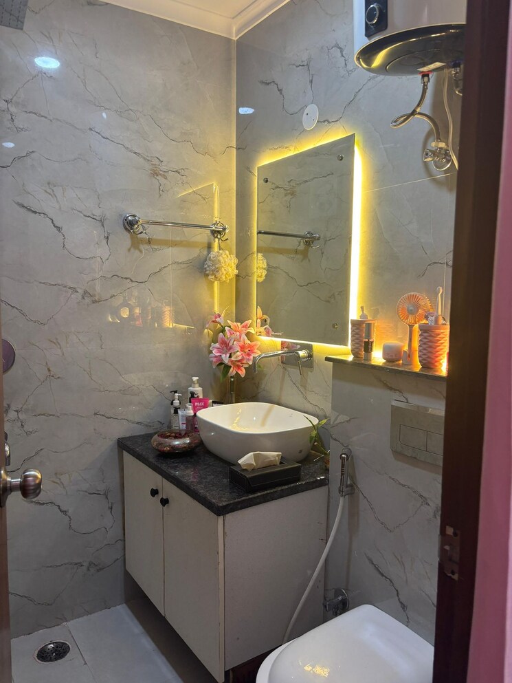 Bathroom, neb sarai 1 Bedroom 500 Sq.Ft. Apartment In Neb Sarai Delhi 9341300