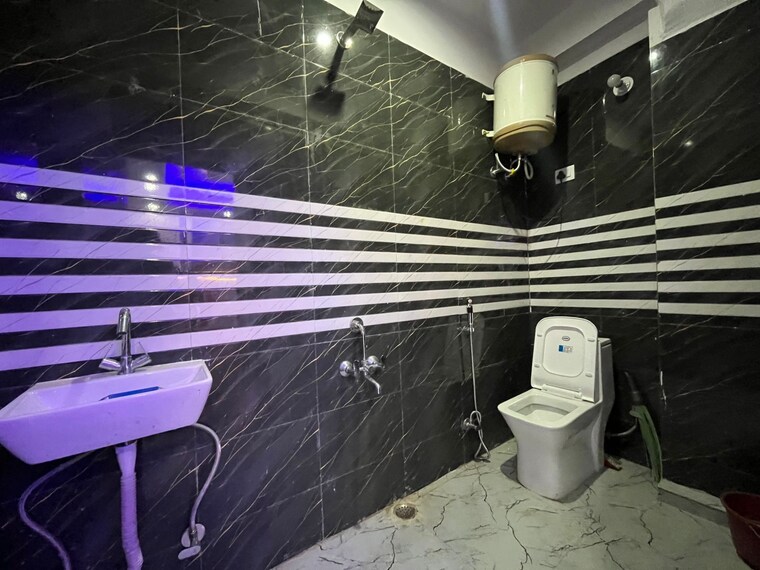 Bathroom, neb sarai 1 Bedroom 500 Sq.Ft. Apartment In Neb Sarai Delhi 9341307