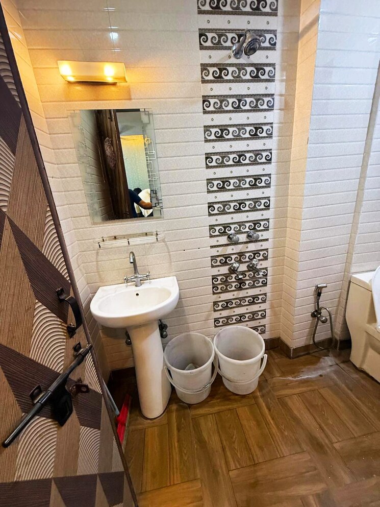 Bathroom, lajpat nagar 1 RK 500 Sq.Ft. Builder Floor In Lajpat Nagar Delhi 9341339