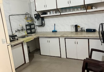 Team Area in 2 BHK Apartment at Saket – for Rent