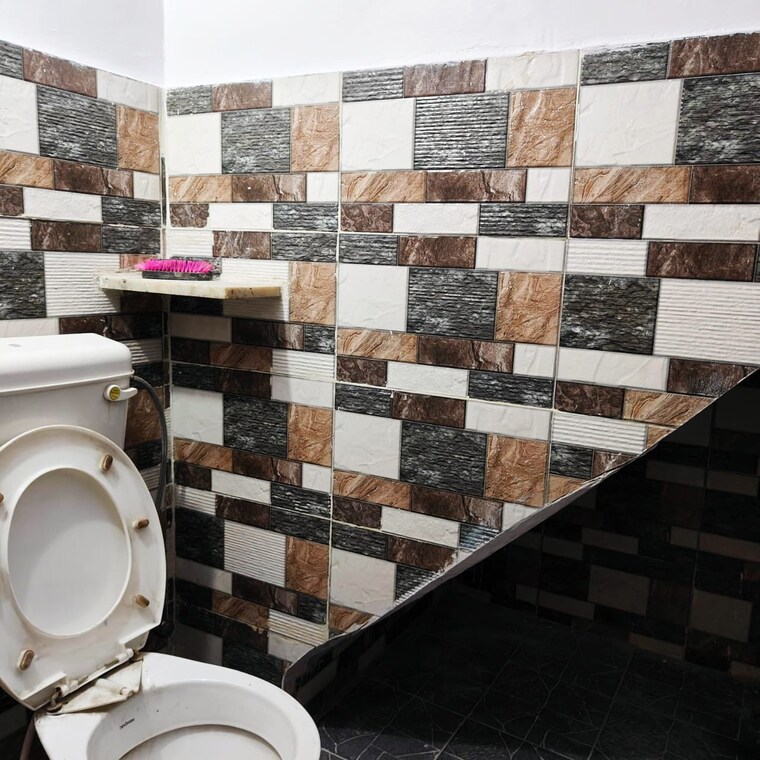 Bathroom, lajpat nagar 3 Bedroom 1400 Sq.Ft. Builder Floor In Lajpat Nagar Delhi 9341347