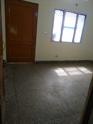 Room in 1 BHK Builder Floor at Dayanand Colony – for Rent