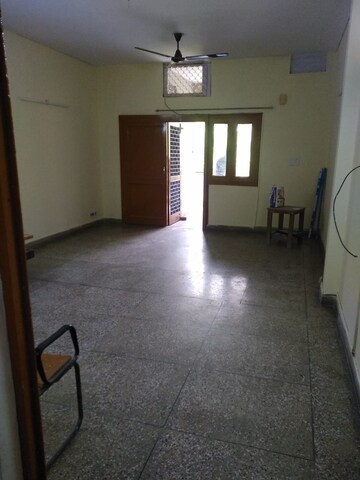 Room in 1 BHK Builder Floor at Dayanand Colony – for Rent