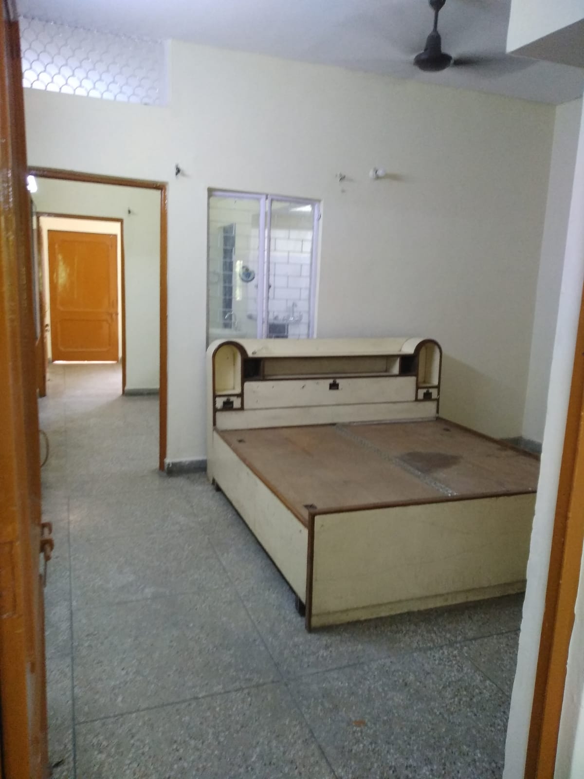 1 BHK Builder Floor For Rent in Lajpat NagaR-4