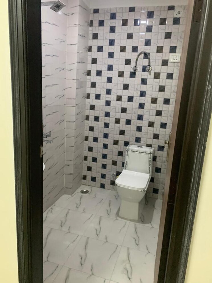 Attached Bathroom, vasant kunj 3 Bedroom 1300 Sq.Ft. Apartment In Vasant Kunj Delhi 9341356