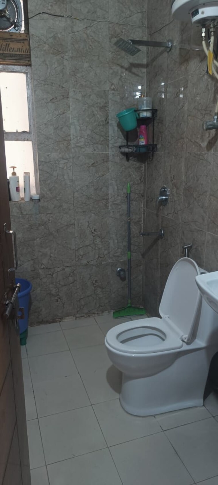 Bathroom, vasant kunj 3 Bedroom 1300 Sq.Ft. Apartment In Vasant Kunj Delhi 9341356