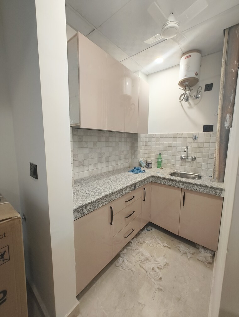 Kitchen, sector 55 1 RK 1000 Sq.Ft. Builder Floor In Sector 55 Gurgaon 9341358