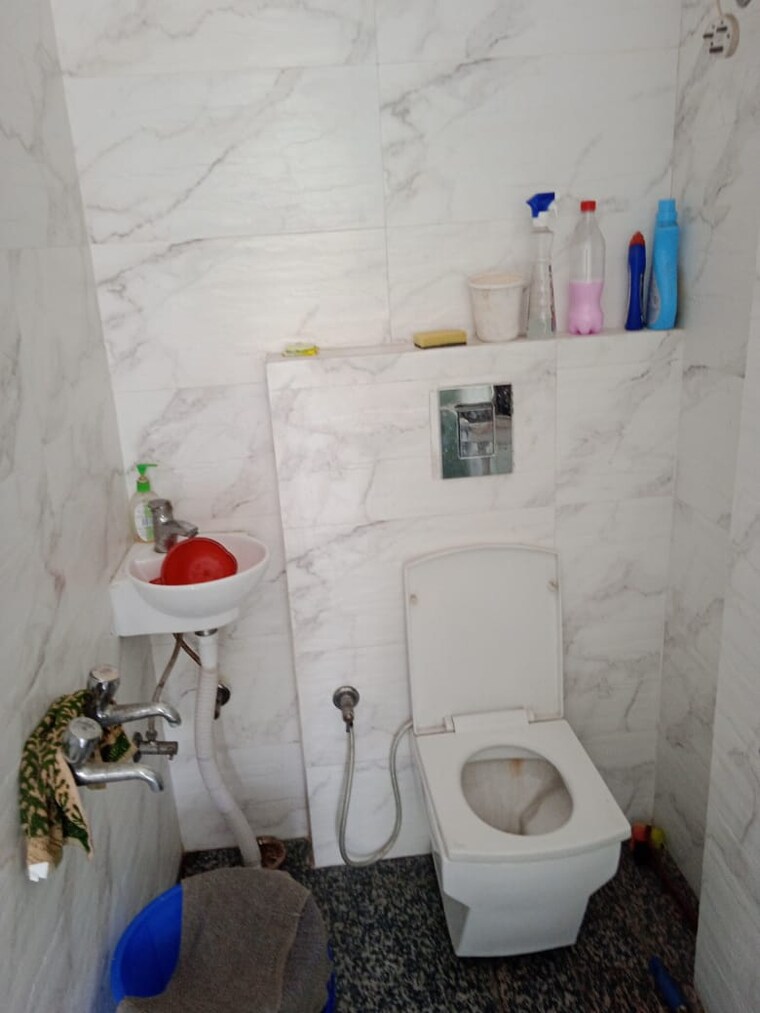 Washroom, lajpat nagar Commercial Office Space 900 Sq.Ft. In Lajpat Nagar Delhi 9341365