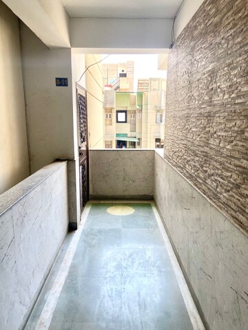 Building Lobby in 3.5 BHK Apartment at Vastu Apartments, Sector 55 – for Rent