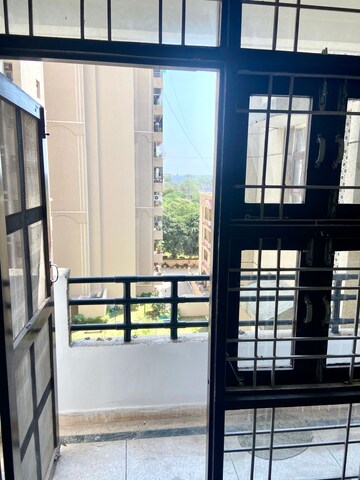 Room in 3.5 BHK Apartment at Vastu Apartments, Sector 55 – for Rent