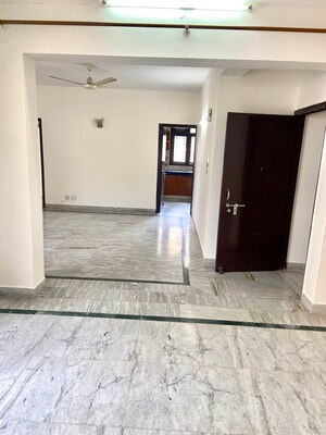 Room in 3.5 BHK Apartment at Vastu Apartments, Sector 55 – for Rent