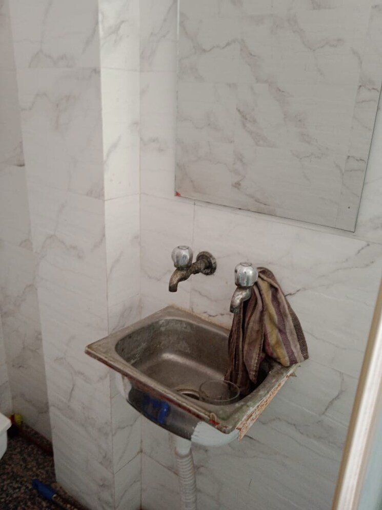 undefined, lajpat nagar Commercial Office Space 900 Sq.Ft. In Lajpat Nagar Delhi 9341365