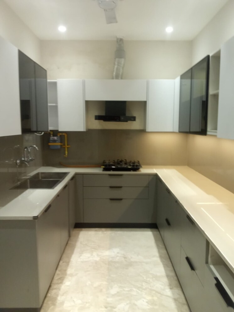 Kitchen, chittaranjan park 3 Bedroom 1500 Sq.Ft. Builder Floor In Chittaranjan Park Delhi 9341366