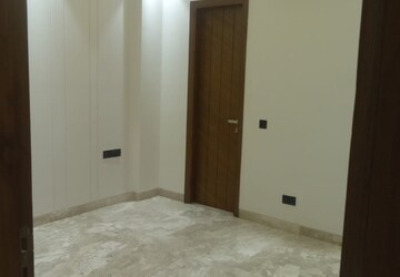 Master Bedroom in 3 BHK Builder Floor at Chittaranjan Park – for Rent