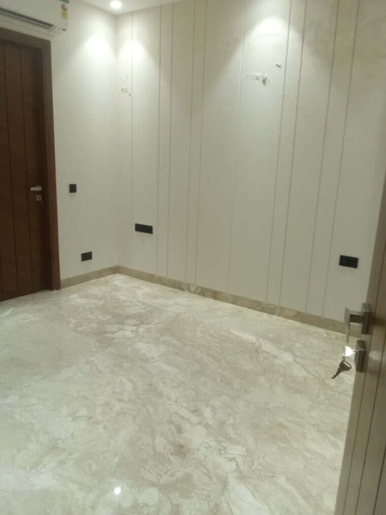 Master Bedroom, chittaranjan park 3 Bedroom 1500 Sq.Ft. Builder Floor In Chittaranjan Park Delhi 9341366