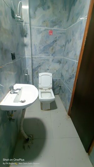 Master Bedroom in 3 BHK Builder Floor at Govindpuri – for Rent