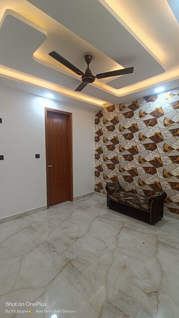 Parking in 3 BHK Builder Floor at Govindpuri – for Rent